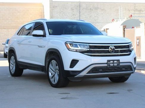 Used 2020 Volkswagen Atlas Cross Sport SE w/ Towing Package image 2