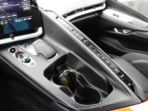 Used 2021 Chevrolet Corvette Stingray Premium Cpe w/ Z51 Performance Package RWD image 17
