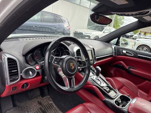 Used 2016 Porsche Cayenne AWD/4WD image 12