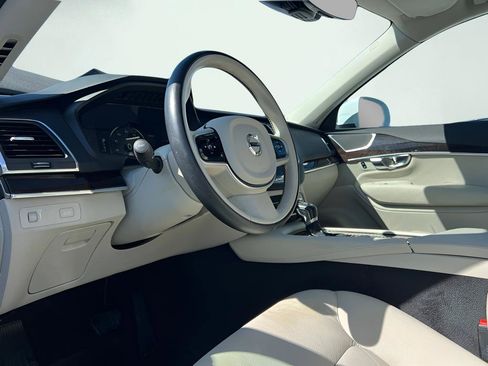 Used 2019 Volvo XC90 T5 Momentum w/ Protection Package Premier image 2