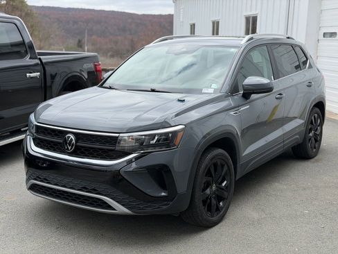 Used 2023 Volkswagen Taos SE w/ Panoramic Sunroof Package image 1