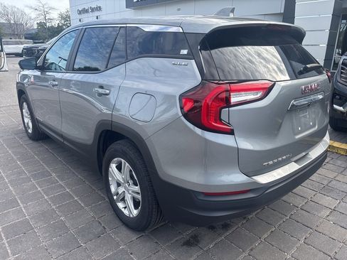 Used 2024 GMC Terrain SLE image 2