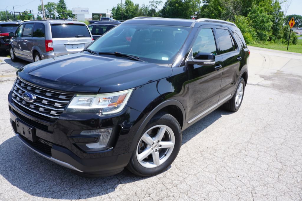 Used 2017 Ford Explorer XLT AWD/4WD image 1