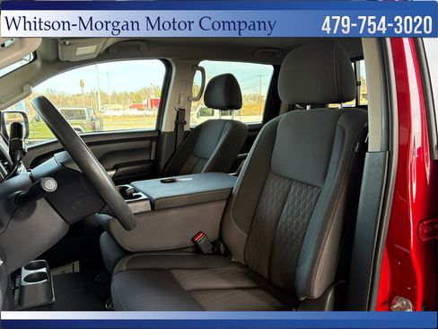 Used 2022 Nissan Titan SV image 9