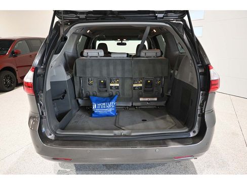 Used 2016 Toyota Sienna XLE w/ XLE Navigation Package FWD image 27