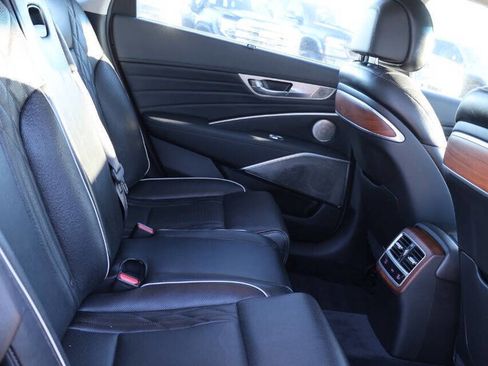 Used 2020 Kia K900 Luxury image 16