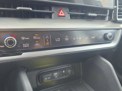 Used 2025 Kia Sportage EX FWD image 24
