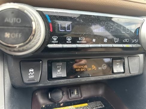 Used 2019 Toyota RAV4 Limited AWD/4WD image 24