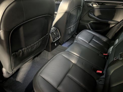 Certified 2022 Porsche Macan S AWD/4WD image 23