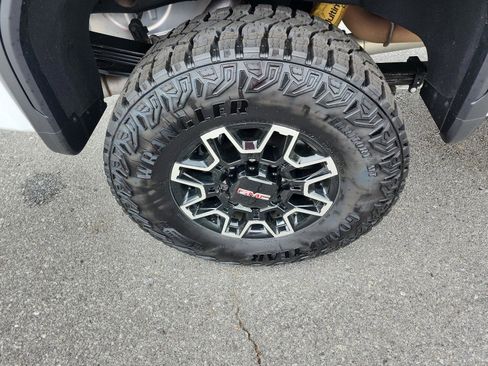 Used 2024 GMC Sierra 2500 AT4X image 6