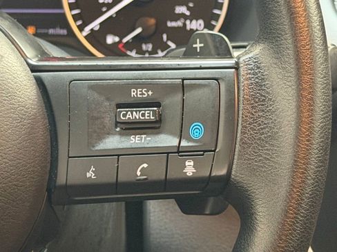 Used 2024 Nissan Rogue SV AWD/4WD image 17