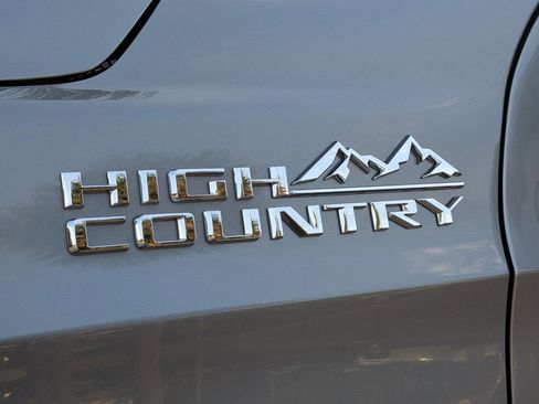New 2026 Chevrolet Suburban High Country RWD image 6