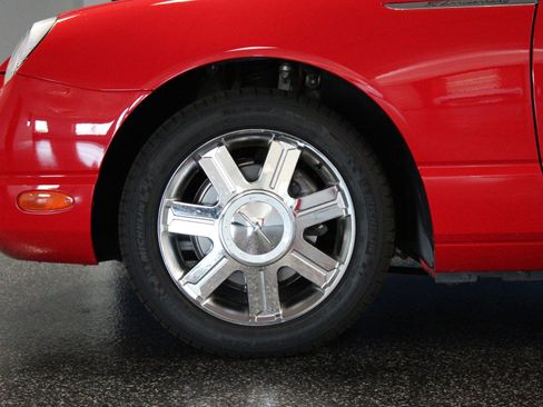 Used 2005 Ford Thunderbird RWD image 14