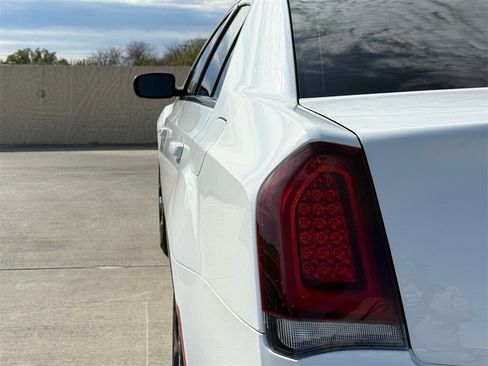 Used 2019 Chrysler 300 S image 4