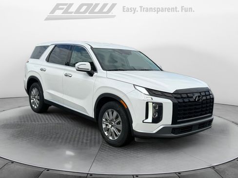 Used 2023 Hyundai Palisade SE image 1