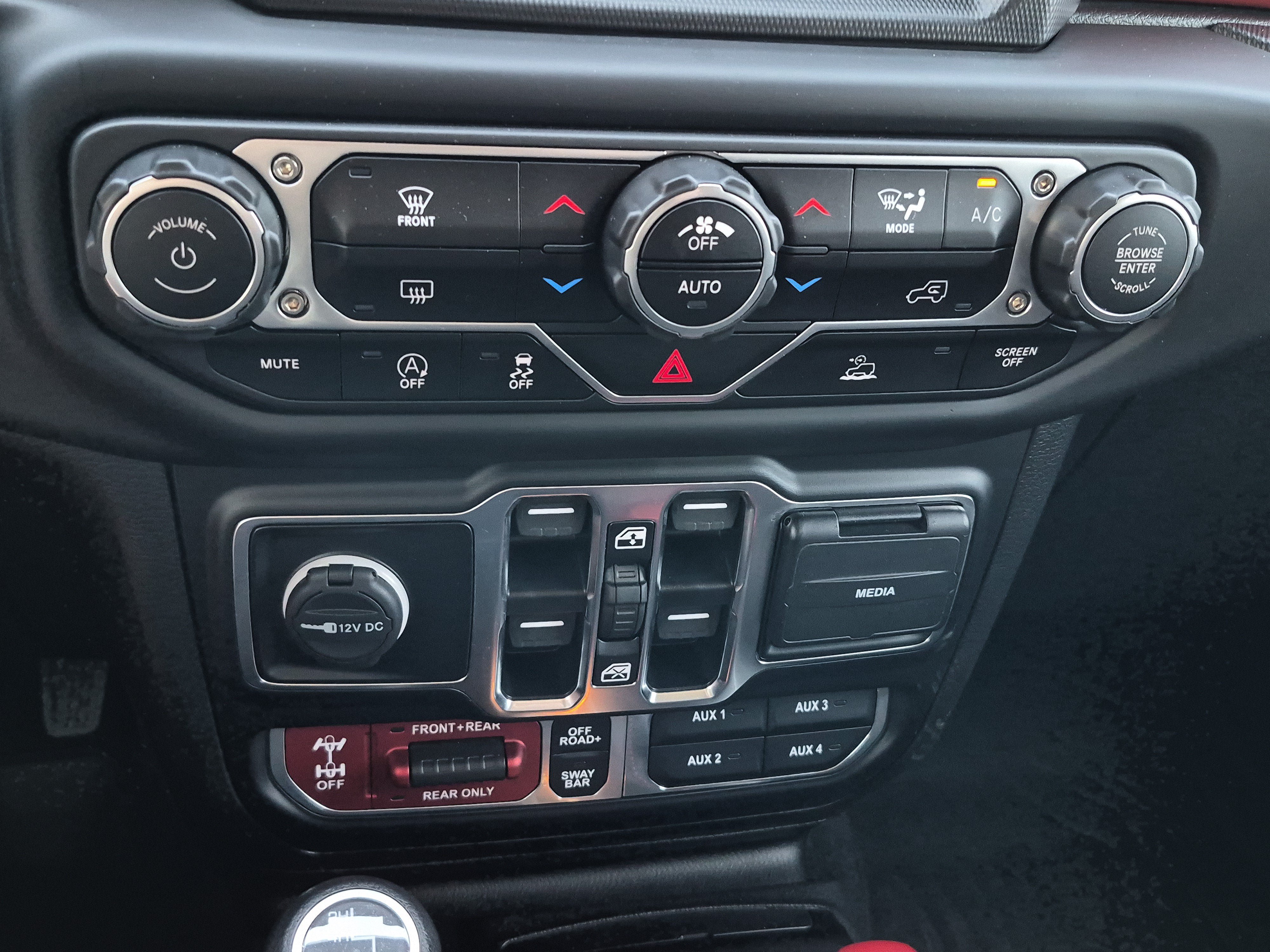 Used 2023 Jeep Gladiator Rubicon w/ Trailer Tow Package AWD/4WD image 26