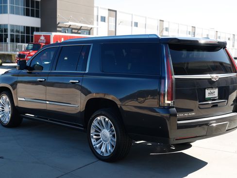 Used 2017 Cadillac Escalade ESV Platinum image 8