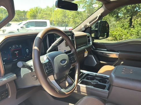 Used 2025 Ford F250 King Ranch w/ FX4 Off-Road Package AWD/4WD image 27