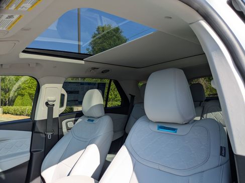 New 2026 Ford Explorer Platinum image 27