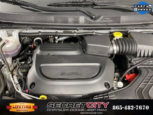 Used 2024 Chrysler Pacifica Touring-L image 33