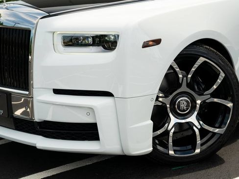 Used 2022 Rolls-Royce Phantom Sedan w/ The Phantom Package RWD image 3