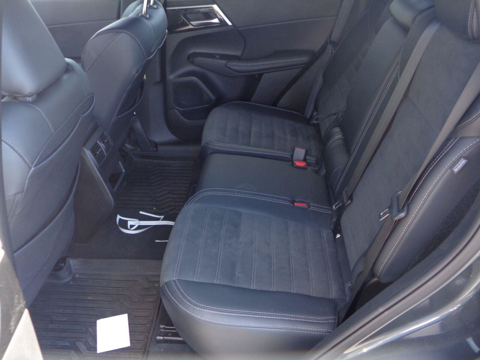 Used 2024 Mitsubishi Outlander SE Black Edition AWD/4WD image 17