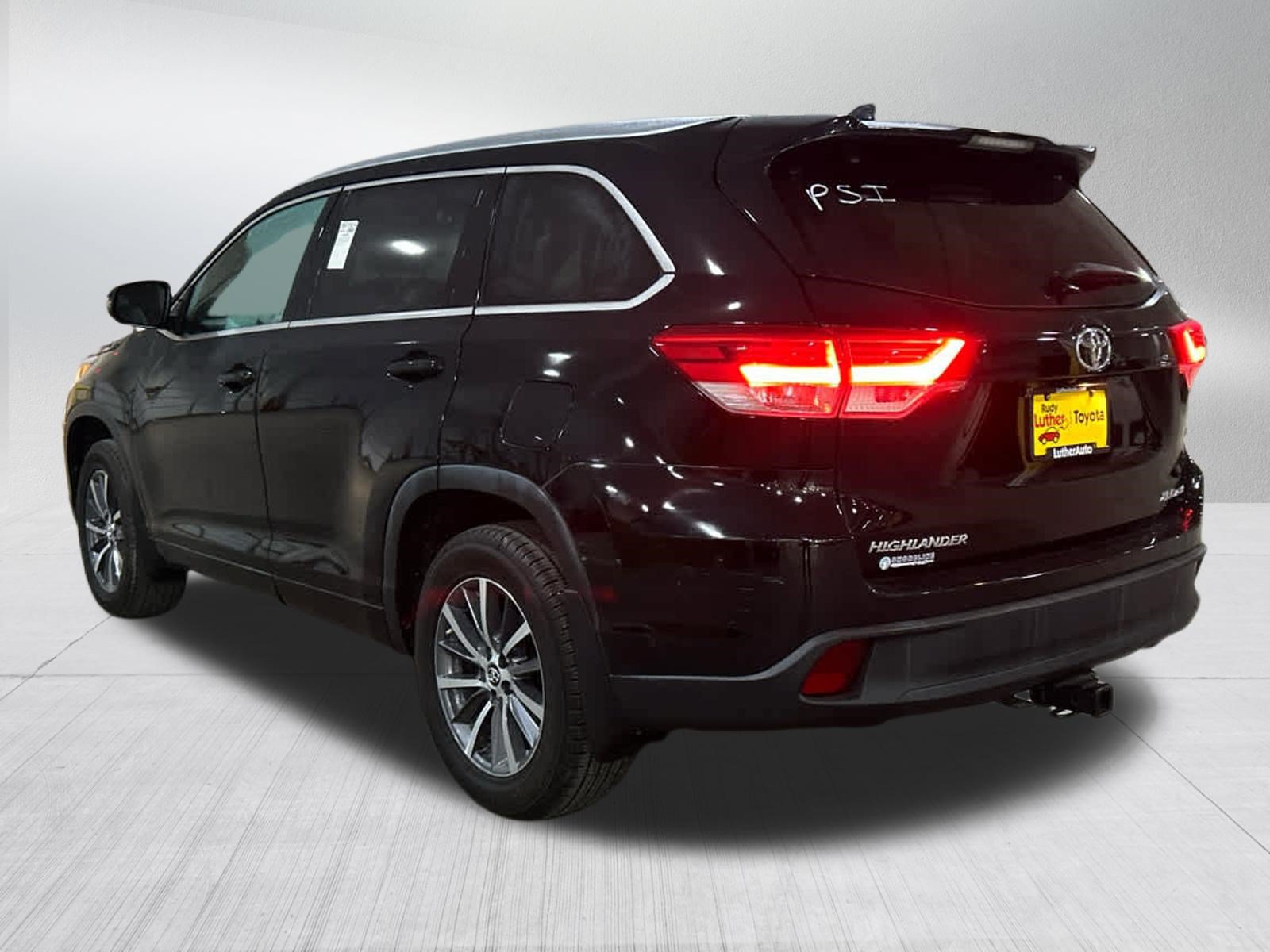 Used 2018 Toyota Highlander XLE AWD/4WD image 4
