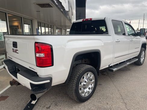 Used 2018 GMC Sierra 2500 Denali w/ Duramax Plus Package AWD/4WD image 3