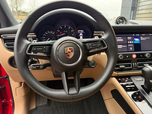 Certified 2025 Porsche Macan image 15