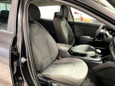 Used 2025 Kia K4 FWD image 9