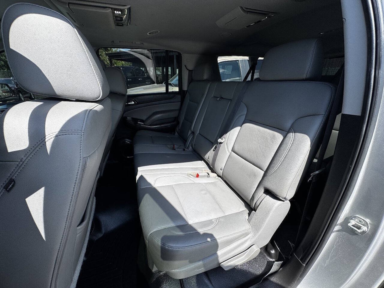 Used 2017 Chevrolet Suburban LT w/ Luxury Package RWD image 15