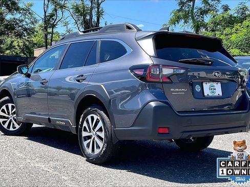 Used 2025 Subaru Outback Premium AWD/4WD image 12