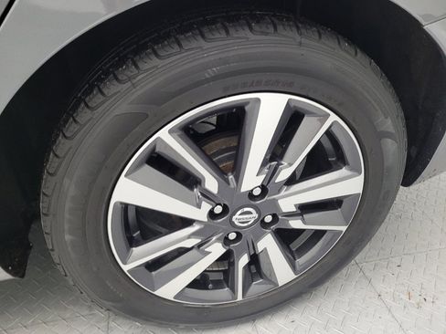 Used 2021 Nissan Versa SV FWD image 31