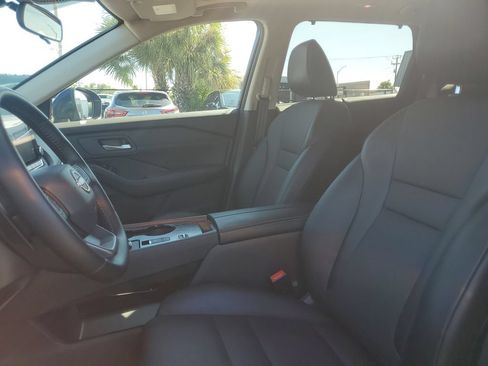 Certified 2025 Nissan Rogue SV w/ SV Premium Package FWD image 24