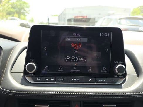Used 2023 Nissan Rogue S FWD image 18