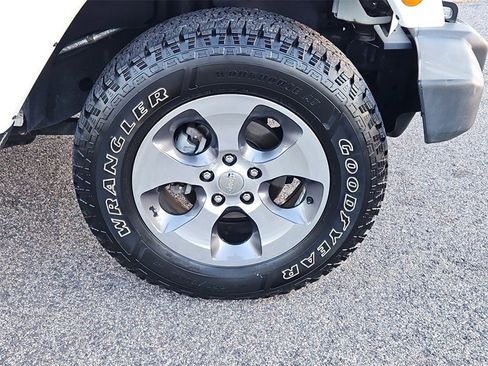 Used 2017 Jeep Wrangler Sahara w/ Connectivity Group image 10