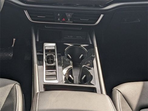 Used 2025 Volkswagen Atlas SE image 19