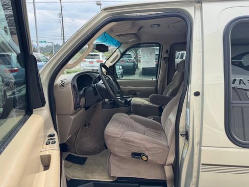 Used 2006 Ford E-150 and Econoline 150 RWD image 10