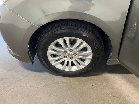Used 2011 Toyota Sienna XLE FWD image 28