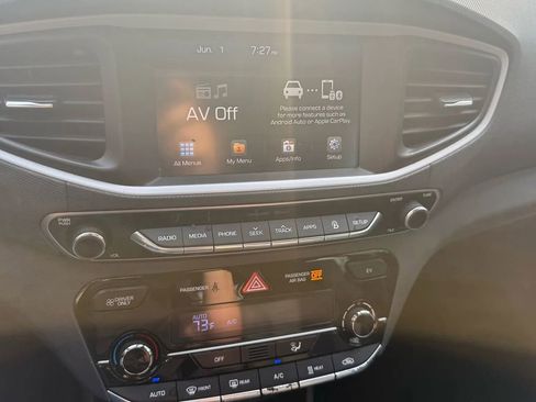 Used 2018 Hyundai Ioniq Electric FWD image 16
