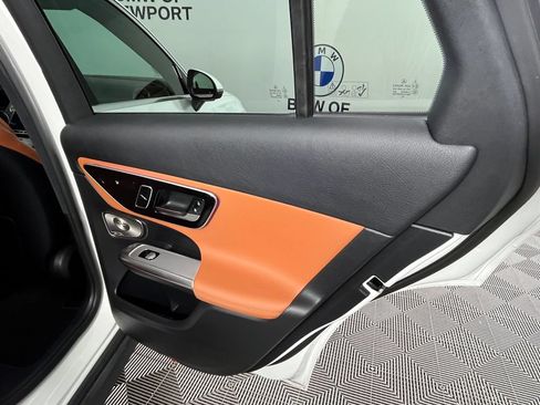 Used 2025 Mercedes-Benz GLC 300 4MATIC image 25