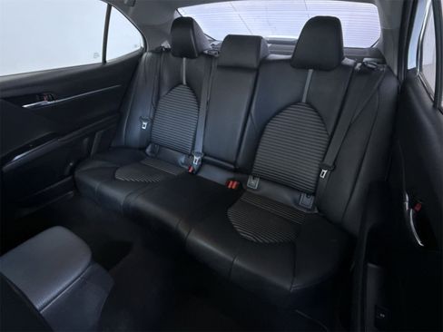 Used 2020 Toyota Camry SE image 36