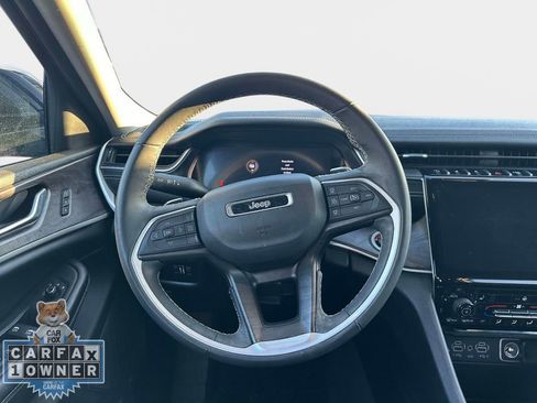 Used 2023 Jeep Grand Cherokee L Limited w/ Black Appearance Package image 14