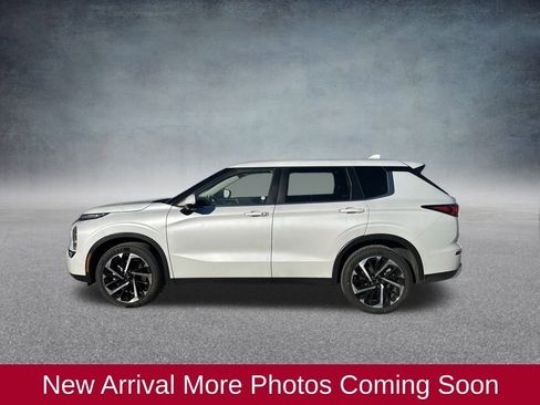 Used 2024 Mitsubishi Outlander SE Black Edition image 2