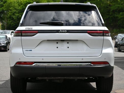 Used 2023 Jeep Grand Cherokee 4WD 4xe image 6