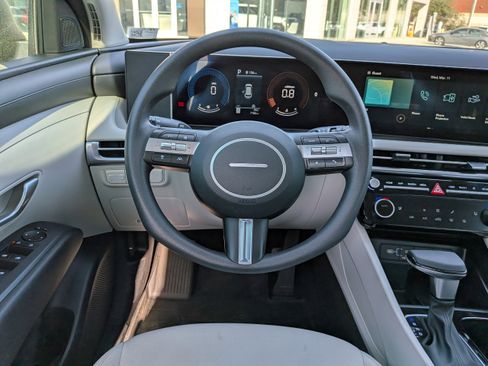 Used 2025 Hyundai Tucson SEL AWD/4WD image 16