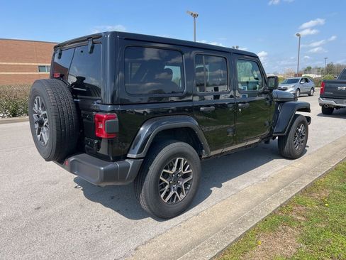 Used 2025 Jeep Wrangler Sahara image 3