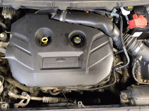 Used 2018 Ford Edge SE FWD image 30