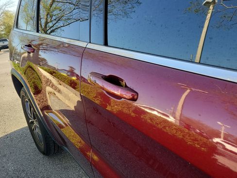 Used 2019 Jeep Grand Cherokee Laredo w/ Laredo X Package image 10