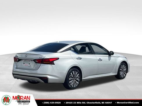 Used 2024 Nissan Altima 2.5 SV FWD image 5